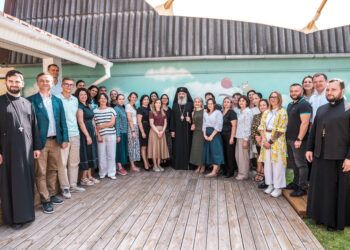 Mitropolitul Antonie, în mijlocul echipei și beneficiarilor MS Diaconia: „Sunteți mâinile prin care Hristos îl ajută pe cel aflat în suferință”
