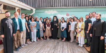 Mitropolitul Antonie, în mijlocul echipei și beneficiarilor MS Diaconia: „Sunteți mâinile prin care Hristos îl ajută pe cel aflat în suferință”