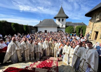 Mitropolitul Antonie a slujit la hramul Mănăstirii Hadâmbu, așezământ care sprijină statornic comunitățile din Basarabia