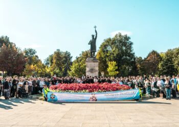 Mitropolia Basarabiei a adunat peste 1.000 de participanti la Marșul Familiei „Înrădăcinați în tradiție”